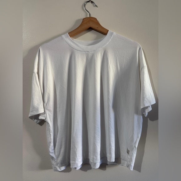 Vuori White Short Sleeve Men's Tee - Picture 1 of 12